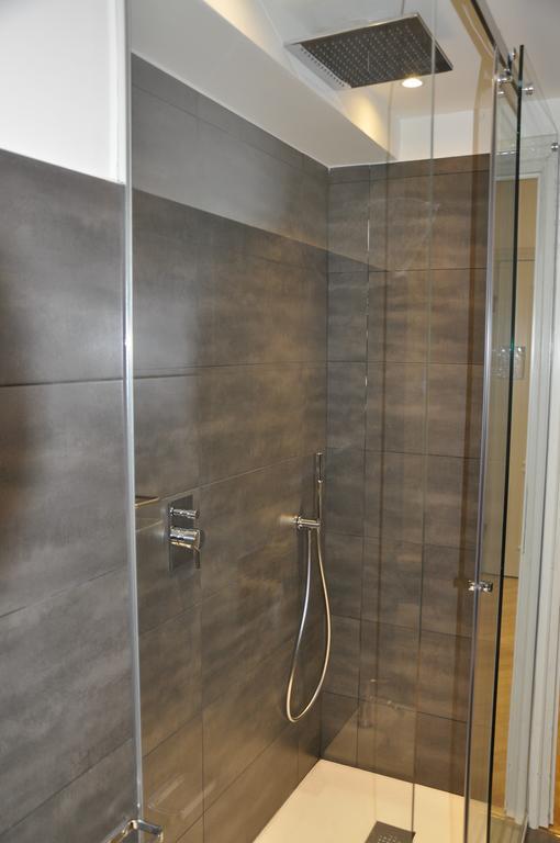 Charming Como - Apartment Downtown In The Pedestrian Area With 2 Double Bedrooms And 2 Complete Bathrooms A Spacious Living Room And Full Equipped Kitchen Exterior foto
